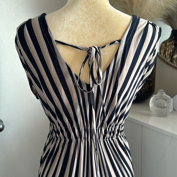 British Brand- Mina UK chevon stripped dress in navy blue and dove grey. - Picture 4 of 10